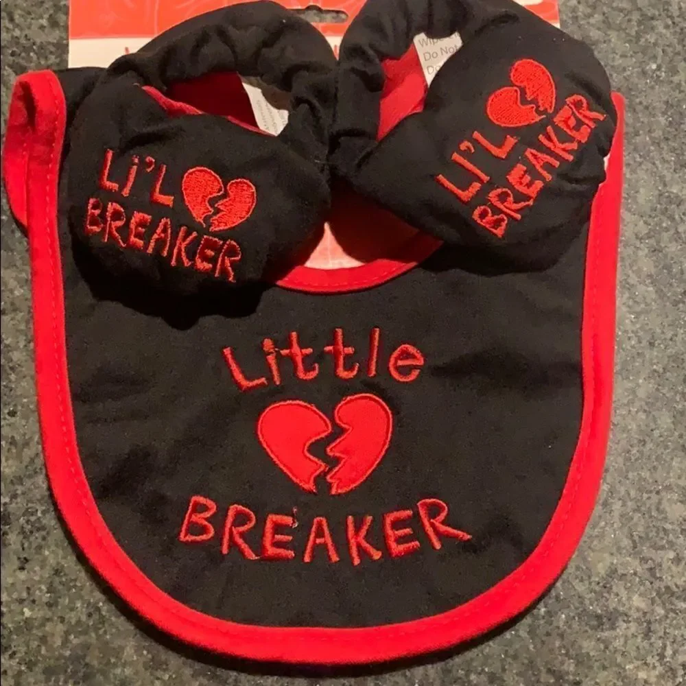 Baby bib & bootie set